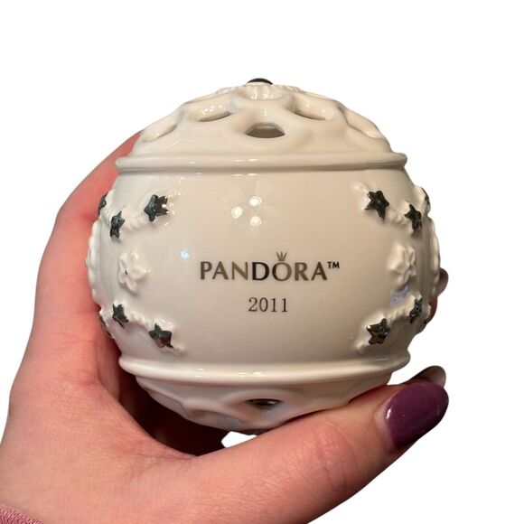Pandora 2011 Unforgettable Moments Ceramic Ornament - Christmas Tree Ornament - Picture 5 of 6